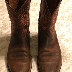 Men’s Ariat boots. Size 10EE